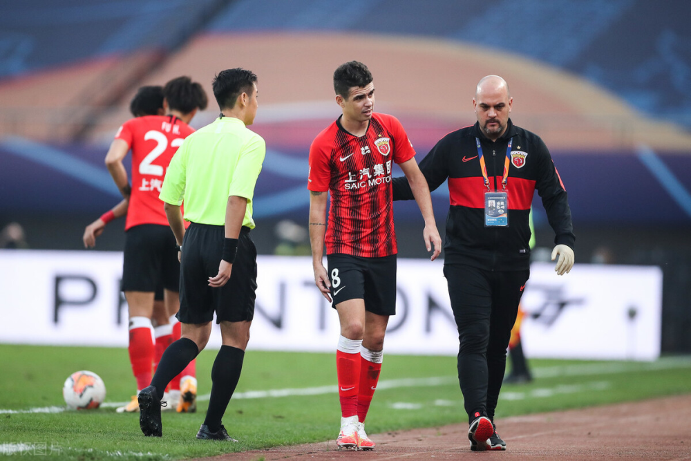 广州队训练开放日，转会期迎来里程碑引欢呼，亚冠在即，控场能力受关注的简单介绍