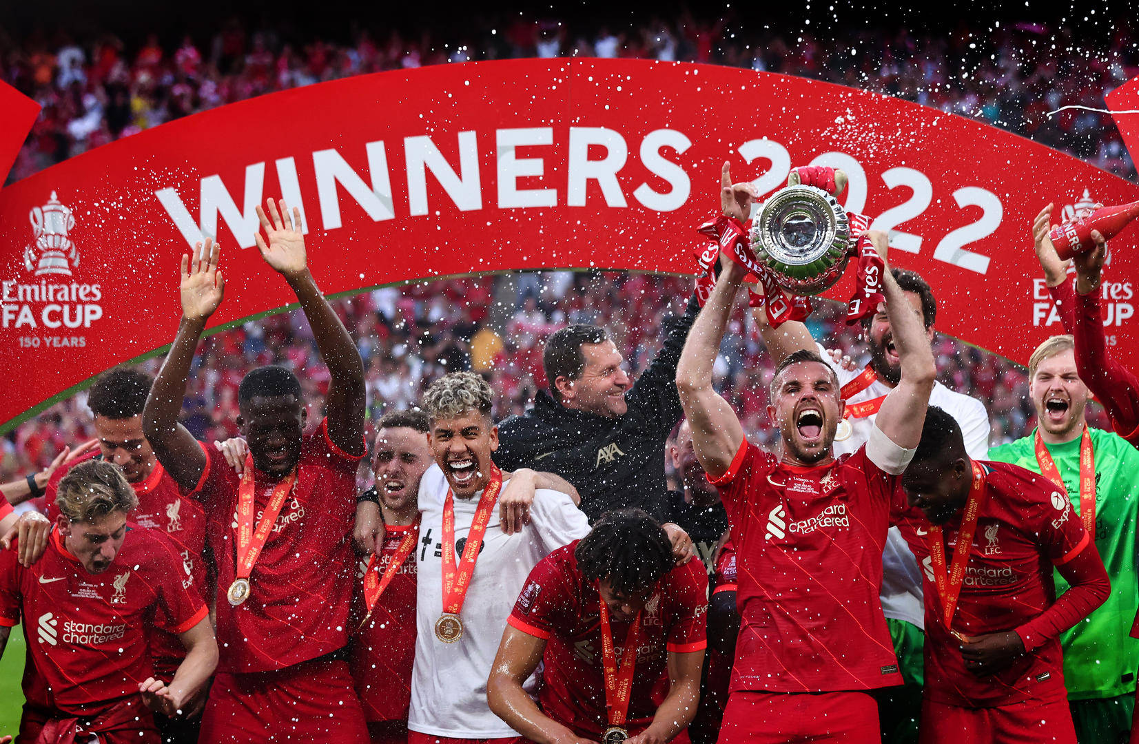 斯图加特训练开放日；赛后复出首秀引欢呼；足总杯在即；心理建设被强调的简单介绍