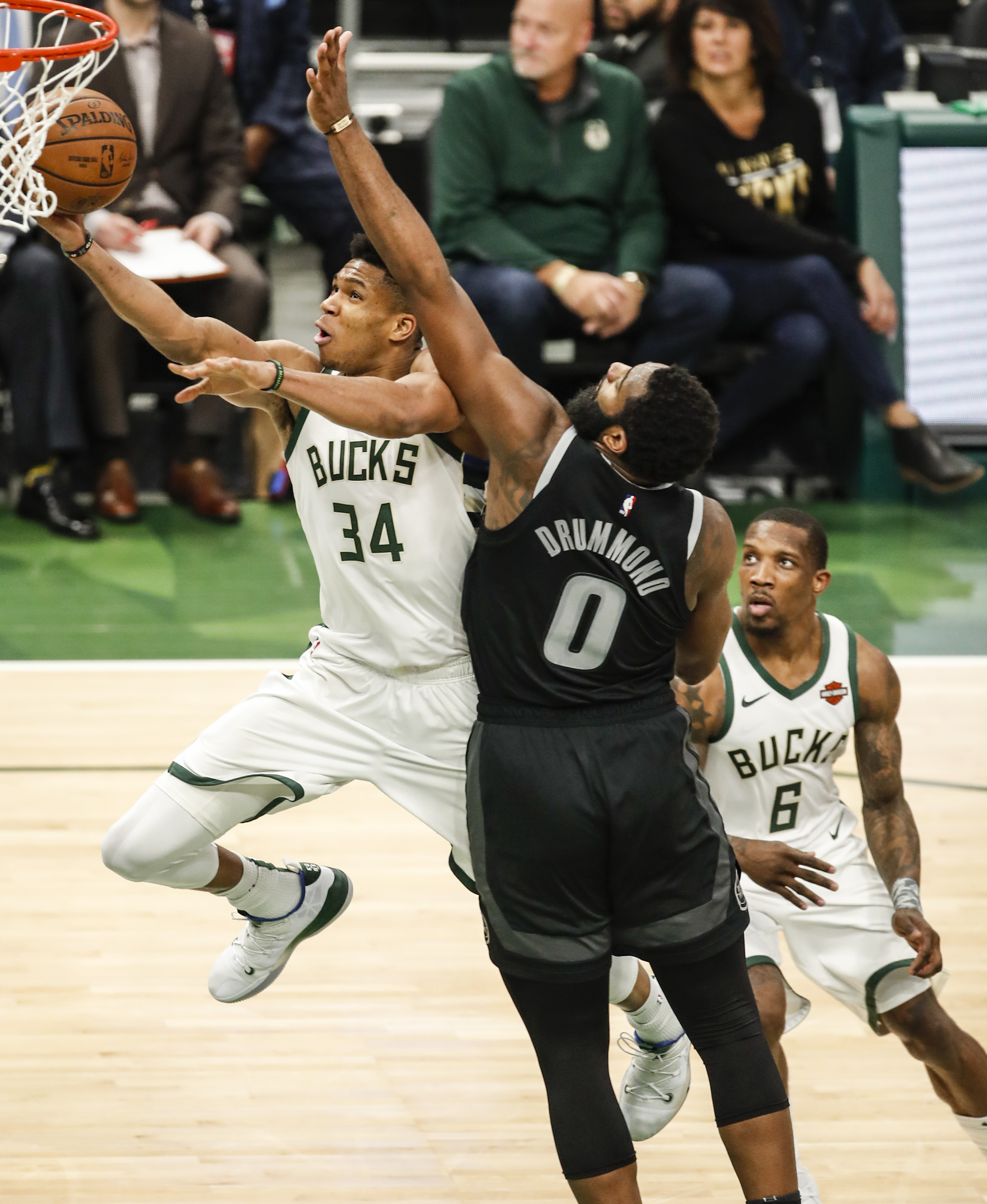 包含从转折点密尔沃基雄鹿复出首秀到今夜阿斯顿维拉调整名单以备NBA季后赛，转会期尼斯队长鼓劲的词条